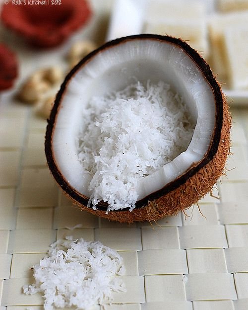 El coco es una semilla grande y es por eso que está lleno de vitaminas, minerales y oligoelementos deliciosos para nuestro organismo_